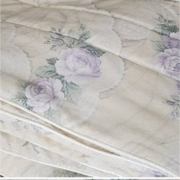 REVERSIBLE BEDDING TWIN- Floral and Cream W large pillow case - Picture 7 of 11